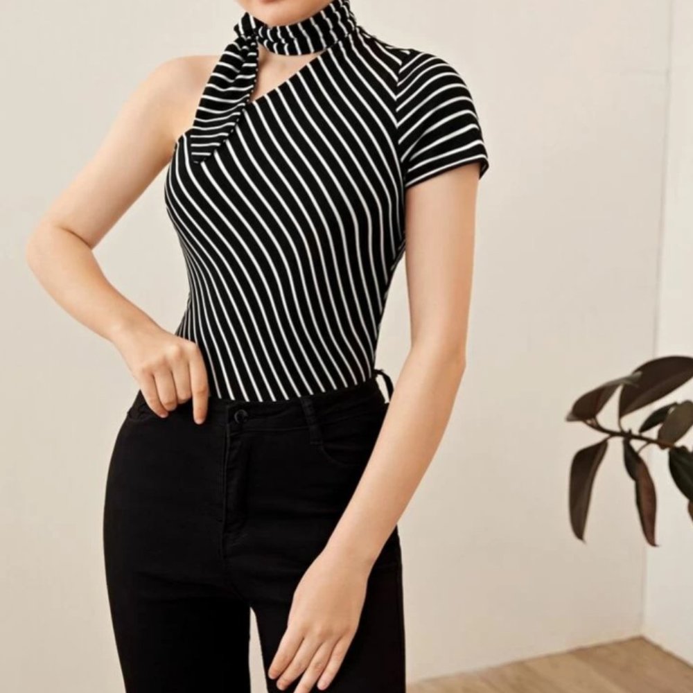 🌞SHEIN Black & White Striped Parisian Top🌞